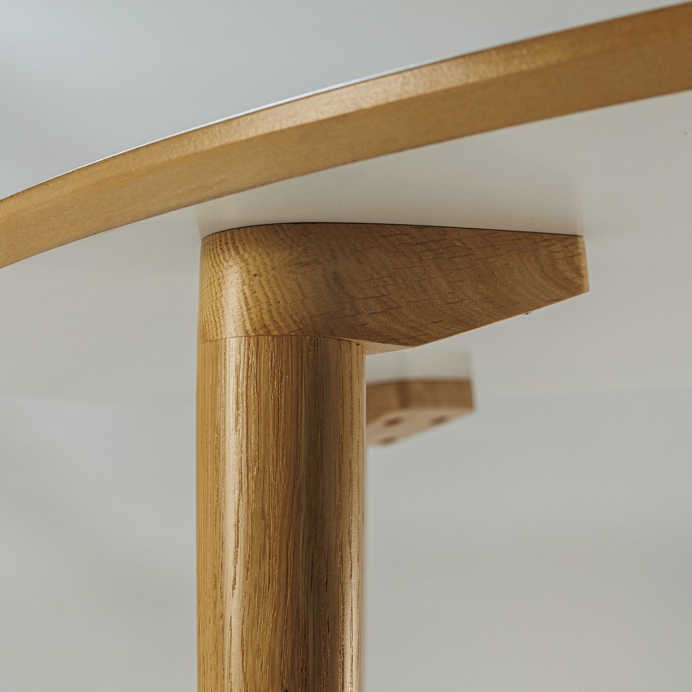 Стіл Dan d-90 натуральний ясен