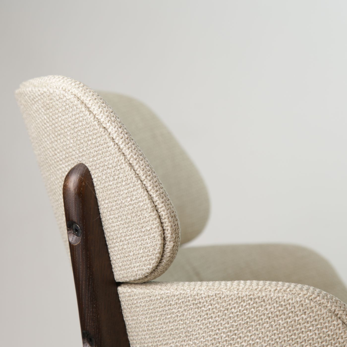 Swan chair dark walnut / Martin 02